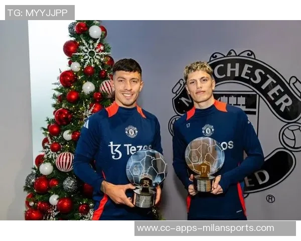 帕尔默荣获PFA年度最佳球员奖杯照片曝光引发热议