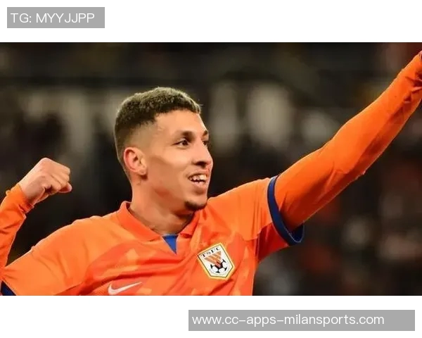 国脚谢文能现身西班牙人训练基地韩德宝等小将积极参与训练提升技艺